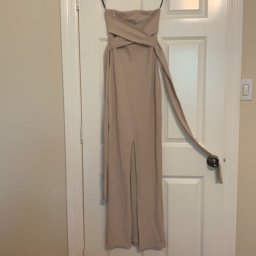 Lulus XS tan long thigh slit strapless dress